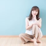 考える女性