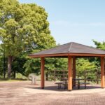 公園の休憩スペース