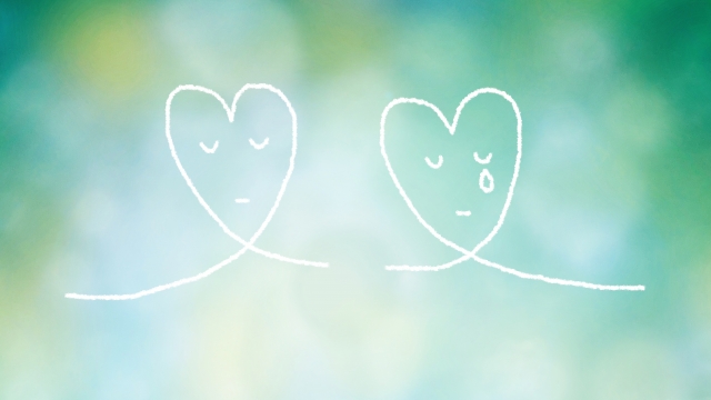 2つの離れたハート悲しみイラストと緑背景